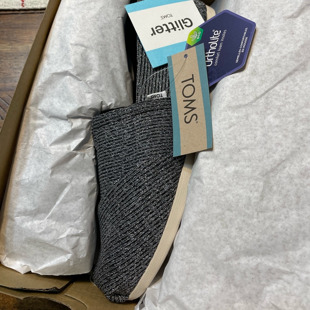 New in box! More of a charcoal grey with glitter!